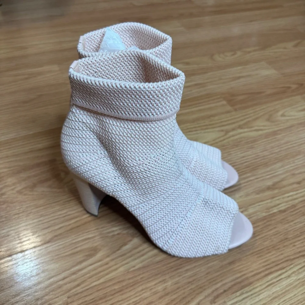 avec filles Mariah Women's Peep Toe Knit Ankle Boots Pink Size 7.5 M soft pink